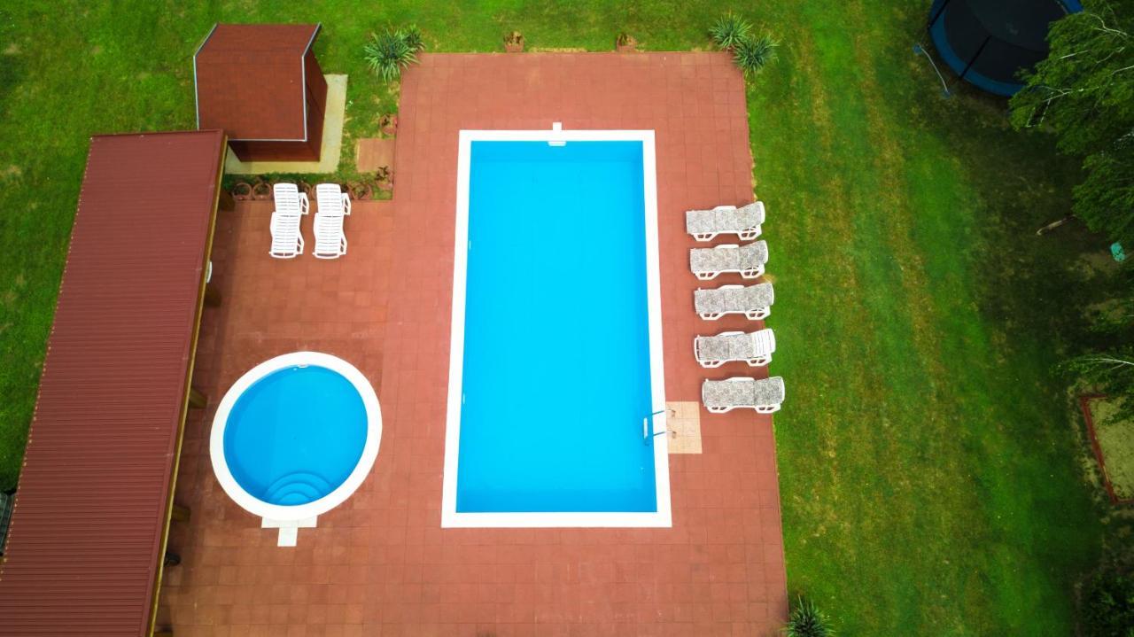 Tennis Guesthouse Ordacsehi Bagian luar foto